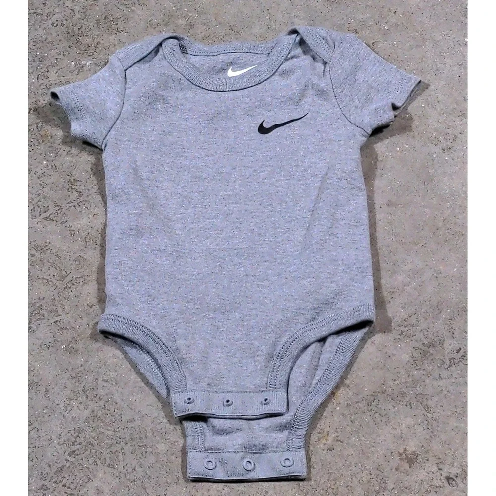 Nike Baby Bodysuit‎ Gray Heather Short Sleeve Swoosh Logo Size 9M Infant